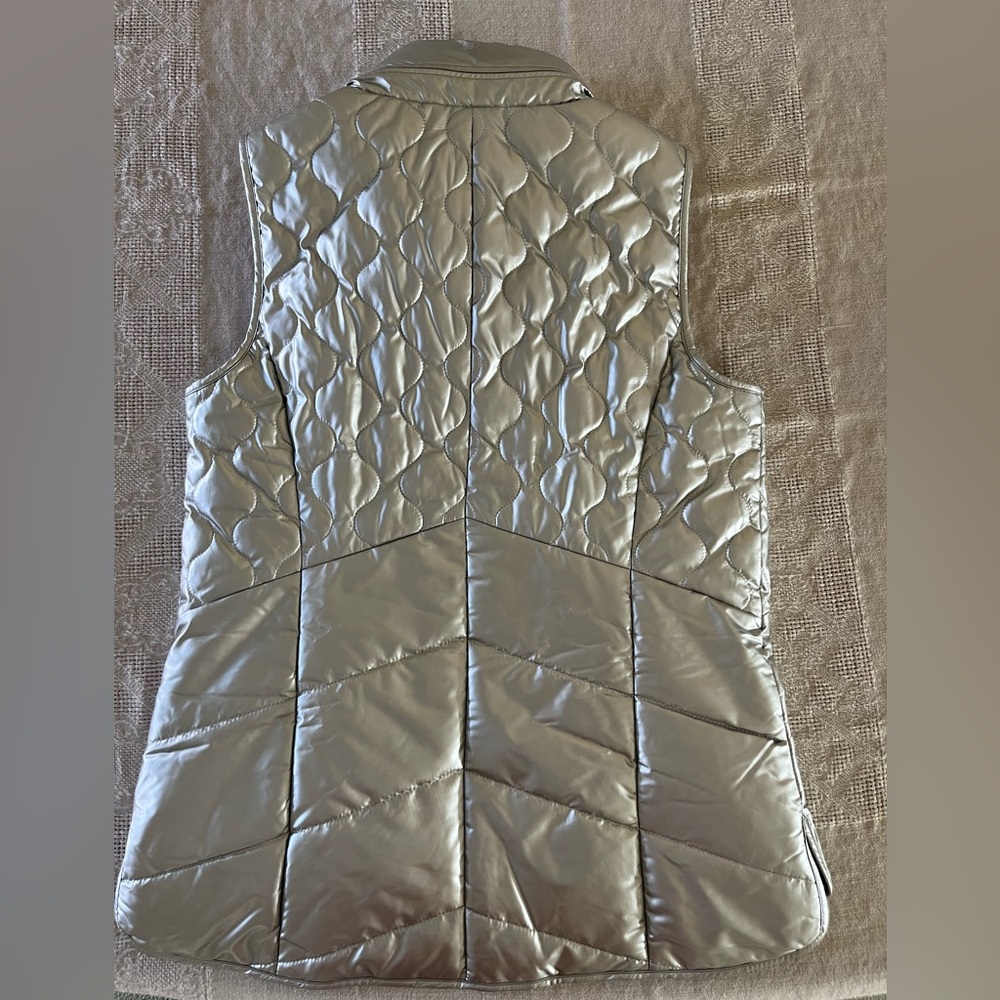 T by Talbots Silver Metallic Quilted Puffer Vest Women’s Size M Snap Zip Hood - Picture 4 of 7